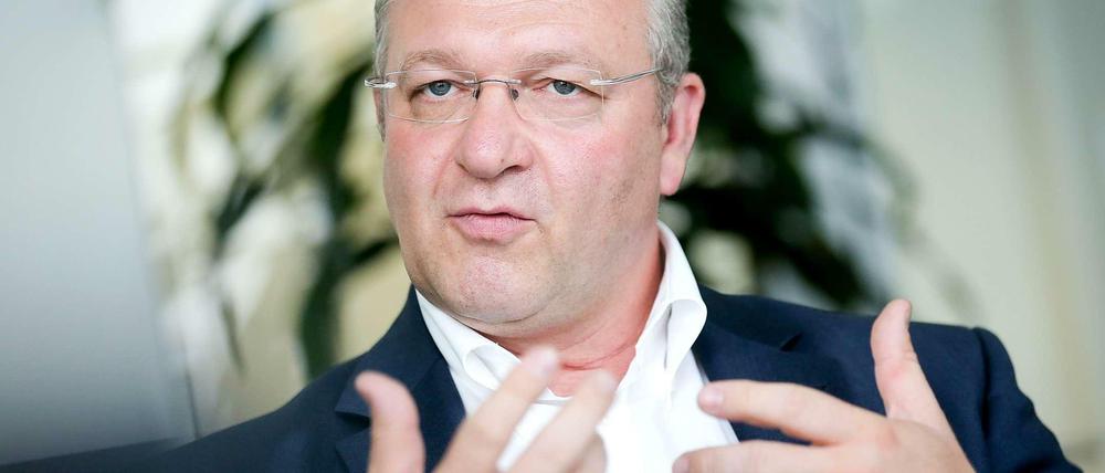 Der Berliner CDU-Parteichef Frank Henkel kann sich eine Koalition mit den Grünen im Bund vorstellen. 