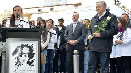Tina K., Frank Henkel und Klaus Wowereit am Jahrestag des Todes von Jonny K.