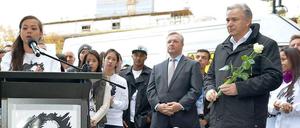 Tina K., Frank Henkel und Klaus Wowereit am Jahrestag des Todes von Jonny K.