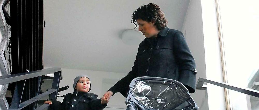 Über Generationen hinweg. Wer Kinder erzieht, erhält einen Rentenbonus. Bisher kommen die Steuerzahler dafür komplett auf. Doch die Union will das ändern.