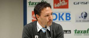 Trainer Jeff Tomlinson wirkt nach der Niederlage gegen Straubing ratlos.