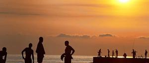 Wenn die Sonne vor Krasnodar im Schwarzen Meer versinkt.