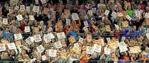 Stimmungspause bei den Volleys: Solche Bilder wird es in den kommenden zwei Monaten nicht aus der heimischen Max-Schmeling-Halle geben.