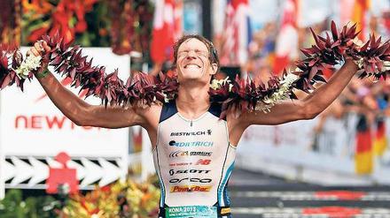 Genug gequält. Sebastian Kienle hat nach über acht Stunden das Ziel erreicht.