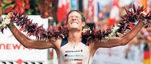 Genug gequält. Sebastian Kienle hat nach über acht Stunden das Ziel erreicht.
