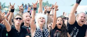 Jugendliche beim Wacken-Konzert.