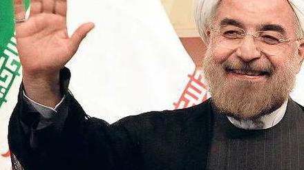 Lob aus Teheran. Irans Präsident Ruhani legt die Atomverhandlungen in die Hände seines Außenministers. Und lobt via Twitter: „Der erste Schritt ist der schwerste ...“ Foto: AFP