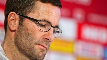 Der Bundesligist 1. FC Nürnberg hat sich von seinem Trainer Michael Wiesinger getrennt - nach nur zehn Monaten.