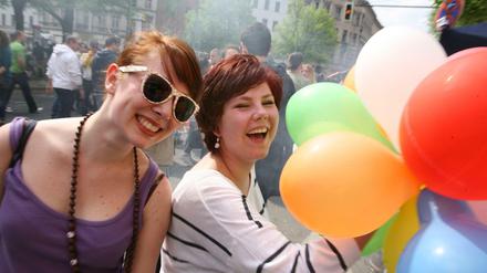 Belebend? Oder zu viel des Guten? Fast ständig wird irgendwo in Berlin auf den Straßen gefeiert, wie hier das Myfest in Kreuzberg.
