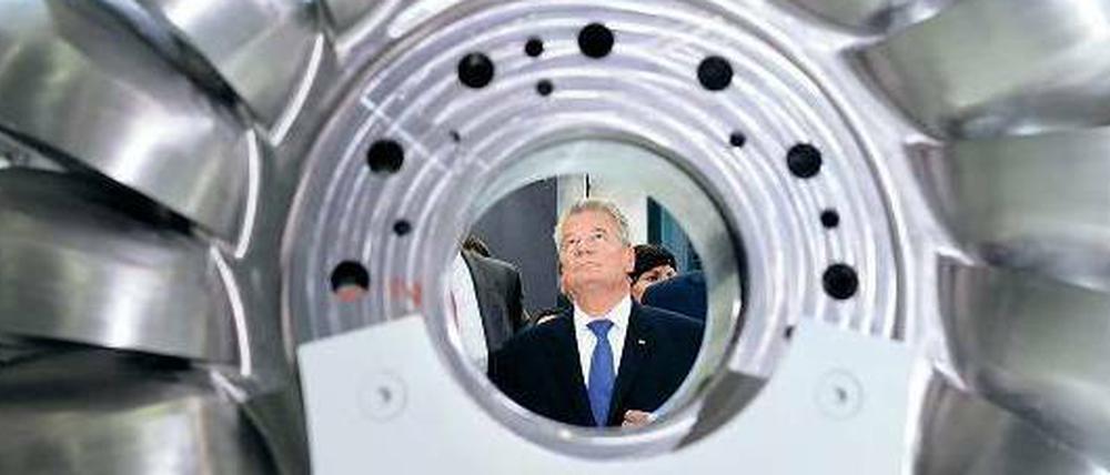 Um ihn dreht es sich. Joachim Gauck am 16. September auf der Werkzeugmaschinenmesse Emo in Hannover.