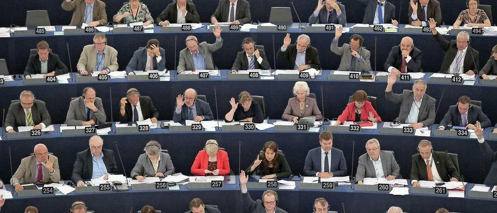 Entscheidung in Straßburg. Das Europaparlament will die Zahlungsfähigkeit der EU-Kommission sichern.
