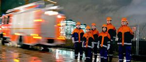 Disziplin, bitte! Die Jugendfeuerwehr Wedding gibt sich Mühe.