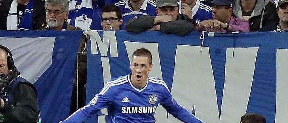 Doppelpack auf Schalke: Fernando Torres jubelt, Schalkes Fans sind bedient.
