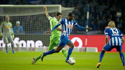 Adrian Ramos erzielte die 1:0-Fhrung für Hertha BSC gegen Borussia Mönchengladbach nach einer Freistoß-Flanke von Per Skjelbred (r.).