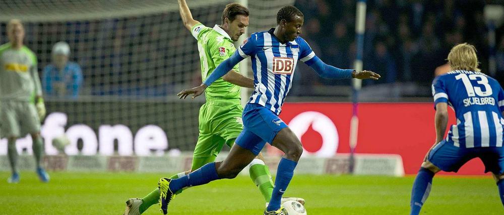 Adrian Ramos erzielte die 1:0-Fhrung für Hertha BSC gegen Borussia Mönchengladbach nach einer Freistoß-Flanke von Per Skjelbred (r.).