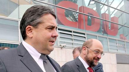 SPD-Chef Sigmar Gabriel verlässt die CDU-Parteizentrale nach dem Auftakt der Koalitionsverhandlungen zwischen Union und SPD.