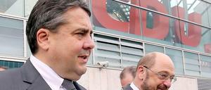 SPD-Chef Sigmar Gabriel verlässt die CDU-Parteizentrale nach dem Auftakt der Koalitionsverhandlungen zwischen Union und SPD.