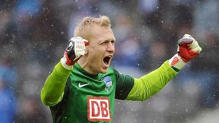Ob Sascha Burchert, Torhüter von Hertha BSC, am Samstag beim Gastspiel gegen die Gladbacher genauso jubeln kann wie hier im März gegen Duisburg, wird sich zeigen.
