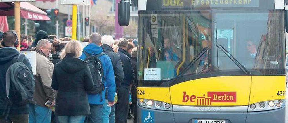 Überholt. Viele Berliner Busse brauchen bessere Filter.