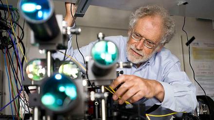 Quantenforscher. Anton Zeilinger in seinem Labor. 