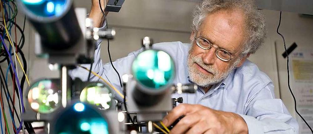 Quantenforscher. Anton Zeilinger in seinem Labor. 