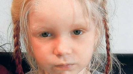 Maria ist fünf oder sechs Jahre alt, ergaben Zahnuntersuchungen. 