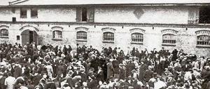 Zbaszyn, 1938. Vor 75 Jahren, am 28. und 29. Oktober 1938, wurden 17 000 polnische Jüdinnen und Juden aus dem Deutschen Reich nach Polen deportiert. Tausende wurden in dem Grenzort unter oft menschenunwürdigen Bedingungen interniert.