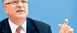Aus dem Hintergrund in die erste Reihe des Parlaments: Peter Hintze. Foto: dpa