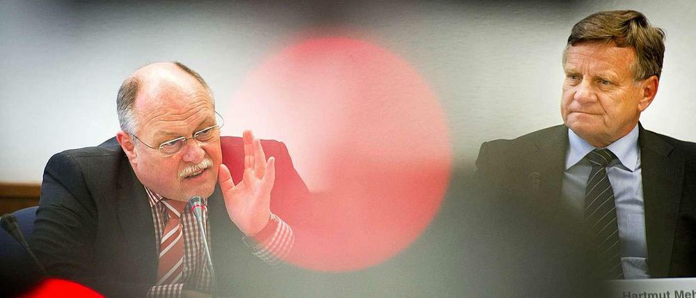 Ein monatelanger Streit ist am Mittwochabend beendet worden: BER-Chef Hartmut Mehdorn setzt sich durch, Technik-Chef Horst Amann verliert seinen Posten. Wer den Aufsichtsrat in Zukunft führen wird, ist aber noch offen.