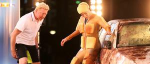 Schwammschlacht. Car Wash mit Lilly Becker. Sportlegende Boris Becker lässt sich wegen seiner Titanhüfte von seiner Ehefrau bei "Alle auf den Kleinen" mit Oliver Pocher vertreten.