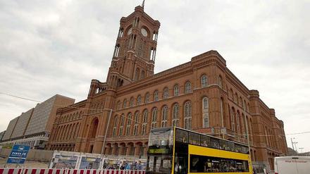 im Roten Rathaus tagt der Senat - wäre Berlin kein Land mehr hieße es "Stadtrat".