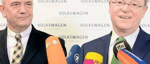 Zufrieden. VW-Konzernbetriebsratschef Bernd Osterloh (l.) und Niedersachsens Ministerpräsident und VW-Aufsichtsratsmitglied Stephan Weil (SPD). Foto: Reuters