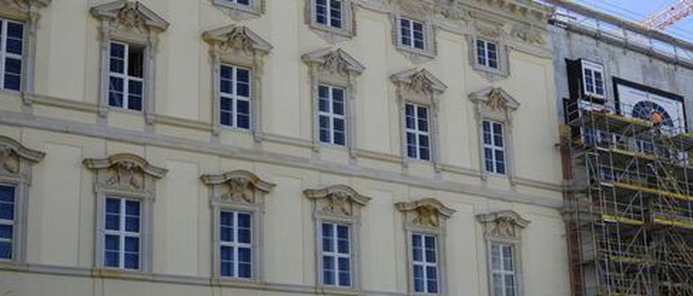 ... und rüber zur Lustgartenseite. Warum? Also bitte. Ca. 30 Meter vom Gerüst sind abgebaut.