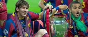 Ein bisschen Pokal halten und danach ab hinter verschlossene Türen: Lionel Messi (links) und Dani Alves vom FC Barcelona nach dem Champions-League-Sieg 2011.
