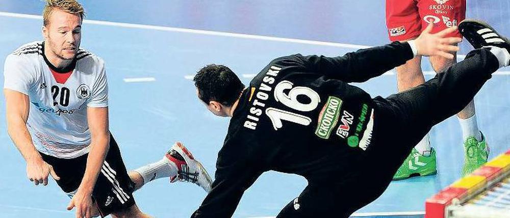 Die neue deutsche Handballgeneration um Linksaußen Kevin Schmidt (l.) verpasste in diesem Jahr erstmals eine EM-Teilnahme.