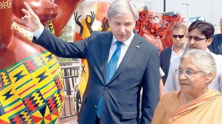 Schön hier. Aber waren Sie schon in Berlin? In der ganzen Welt wirbt Klaus Wowereit für die Hauptstadt, wie etwa hier in Indien (2012).