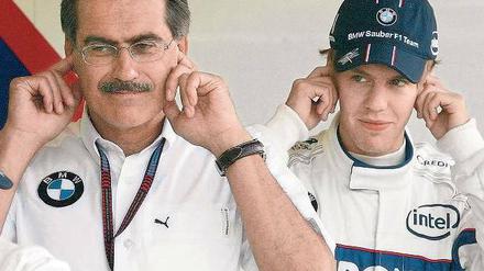 Als alles begann. Mario Theissen (l.) und Sebastian Vettel beim Training zum Großen Preis der USA in Indianapolis am 15. Juni 2007. Zwei Tage später bestritt Vettel für BMW Sauber sein erstes Rennen in der Formel 1. Theissen hatte maßgeblichen Anteil, dass Vettel den frei gewordenen Platz in seinem Team erhielt.