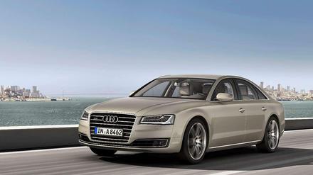 Ingolstadt schlägt zurück: Der Audi A8 hat mehr als ein Facelift bekommen. Im Vergleich zur neuen Mercedes S-Klasse musste der Oberklässler nachziehen.