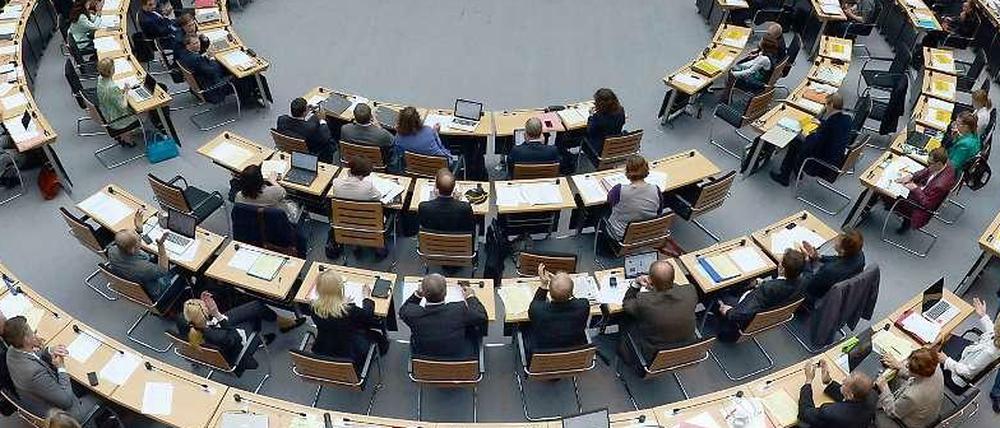 Hier im Plenum soll heute das umstrittene Gesetz zur Gründung eines Stadtwerks beschlossen werden.