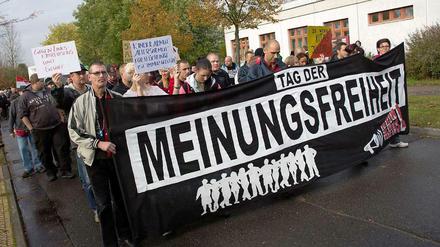 Mehrere rechte Gruppen demonstrierten am Samstag erneut gegen das Flüchtlingsheim in Hellersdorf.