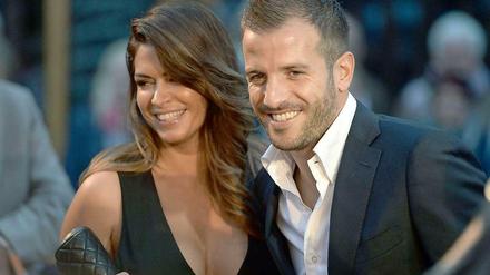 Sabia Boulahrouz und Rafael van der Vaart stehen nebeneinander.