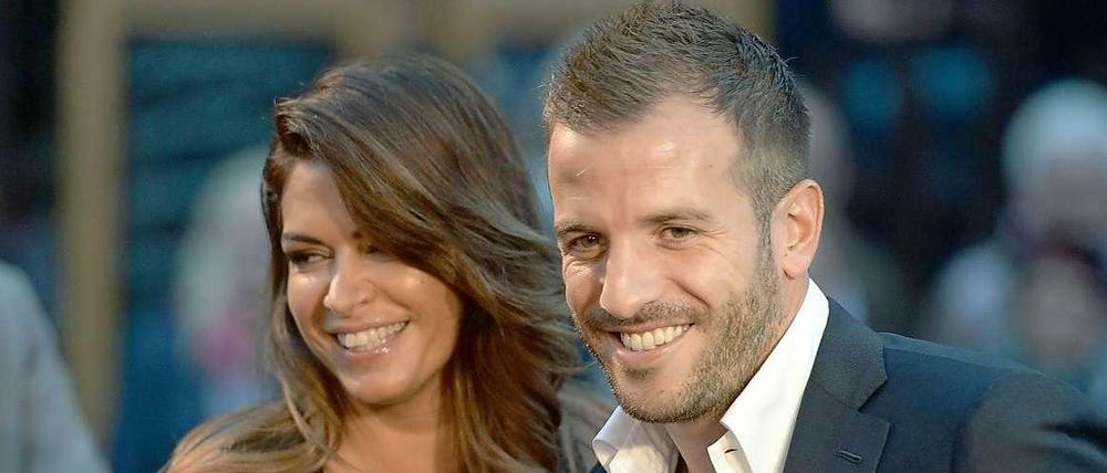 Sabia Boulahrouz und Rafael van der Vaart stehen nebeneinander.