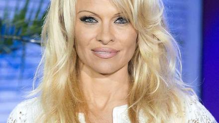 Pamela Anderson mischt sich in Spaniens Politik ein.