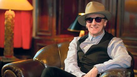 Gut behütet: Den Style leiht sich Westernhagen bei Johnny Depp, die Musik immer noch aus dem eigenen Fundus. 2014 geht es mit neuer Platte auf Clubtour.