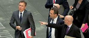 Da geht's lang: SPD-Politiker Thomas Oppermann (links) und Bundesinnenminister Hans-Peter Friedrich (CSU, Mitte) führen die AG "Innen und Recht".
