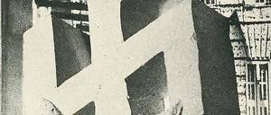 Unterm Hakenkreuz. Viele Lehrende arrangierten sich mit den Nazis. Mit dieser Installation wies die UdK 1983 auf eine Vortragsreihe zu ihrer Rolle ab 1933 hin.