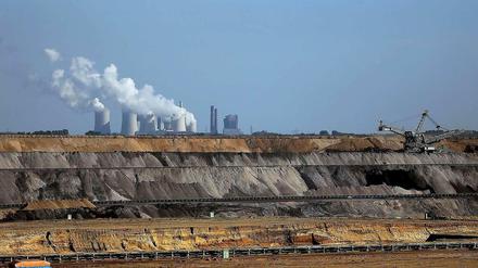 Dicke Luft. Die Drohung von RWE, den Braunkohleabbau in NRW zu beenden, steht im Raum. Die SPD fürchtet um Jobs. 