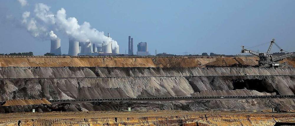 Dicke Luft. Die Drohung von RWE, den Braunkohleabbau in NRW zu beenden, steht im Raum. Die SPD fürchtet um Jobs.