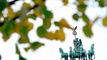 Symbol von Stadt und Bundesland: Die Quadriga auf dem Brandenburger Tor in Berlin.