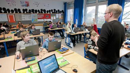 Plötzlich vor der Klasse. Lehramtsstudenten sollen künftig besser auf die Begegnung mit den Schülern vorbereitet werden.